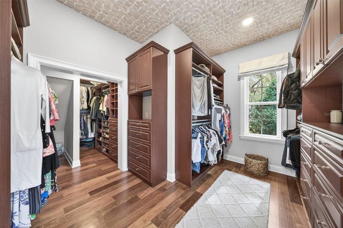 Image No.20-5 Bed Property for sale