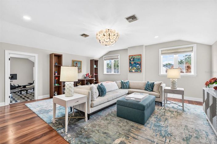 Image No.25-5 Bed Property for sale