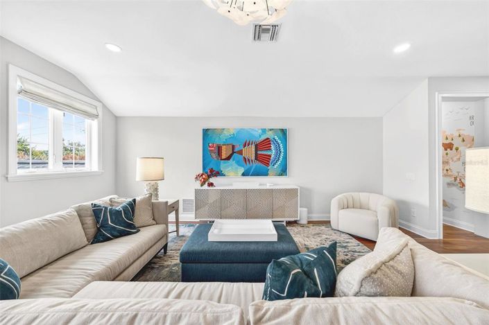 Image No.26-5 Bed Property for sale