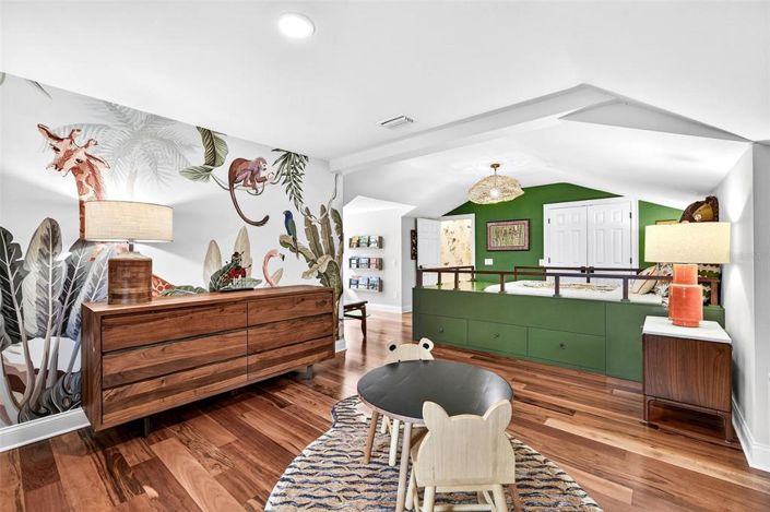 Image No.28-5 Bed Property for sale