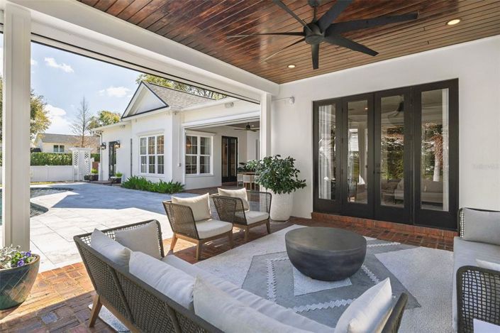 Image No.37-5 Bed Property for sale