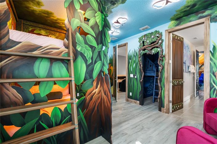 Image No.27-6 Bed Property for sale