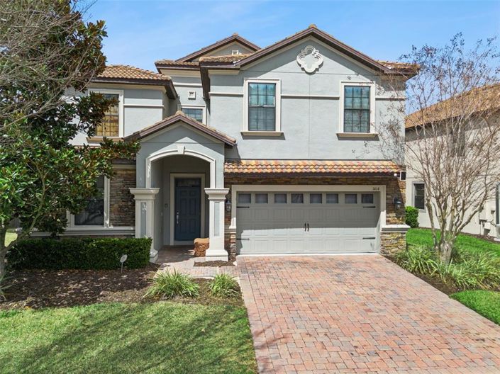 Image No.2-8 Bed Property for sale