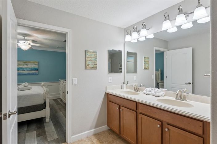 Image No.28-8 Bed Property for sale