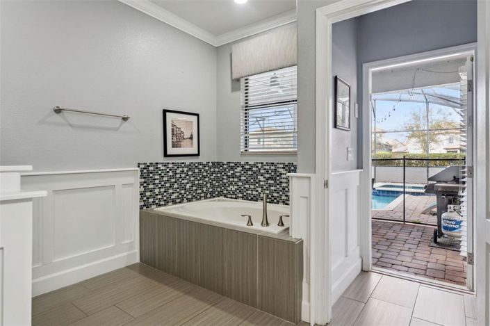 Image No.30-8 Bed Property for sale