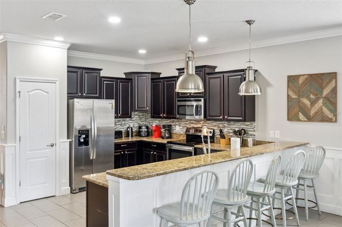 Image No.8-8 Bed Property for sale