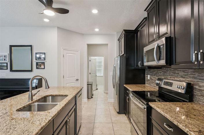 Image No.12-3 Bed Property for sale