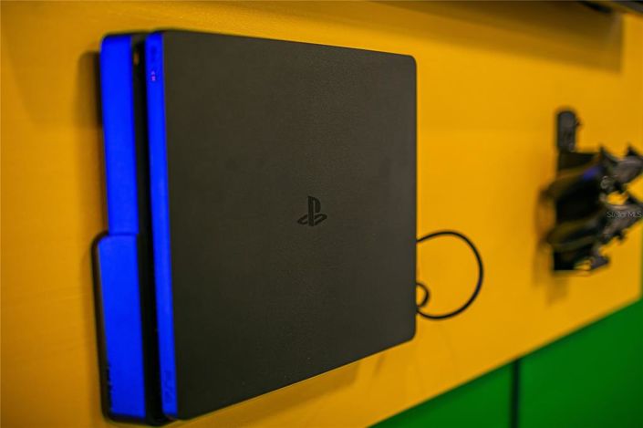 Image No.28-5 Bed Townhouse for sale