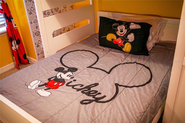 Image No.52-5 Bed Townhouse for sale