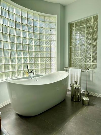 Image No.16-5 Bed Property for sale