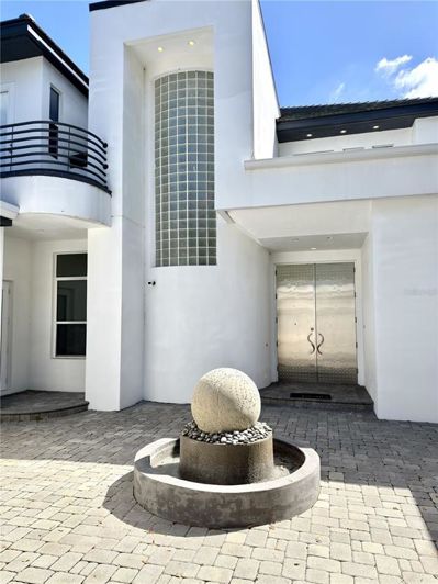 Image No.2-5 Bed Property for sale