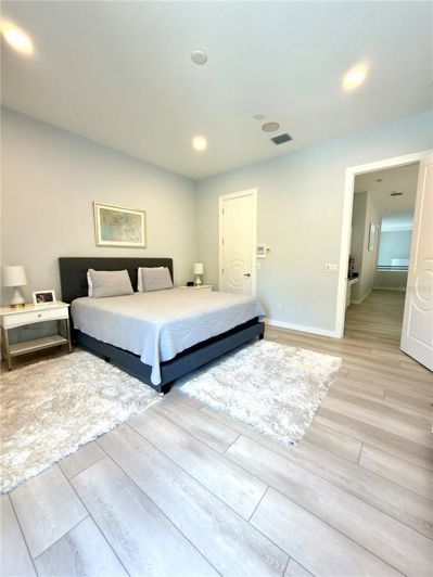 Image No.54-5 Bed Property for sale