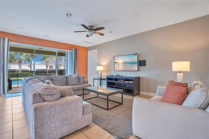 Image No.10-8 Bed Property for sale