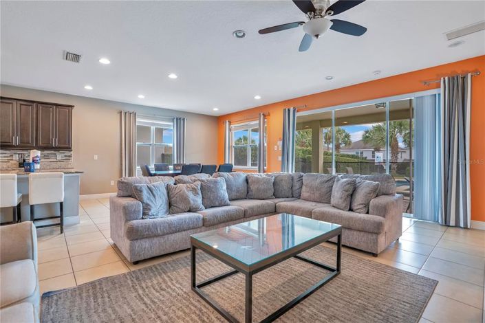 Image No.11-8 Bed Property for sale