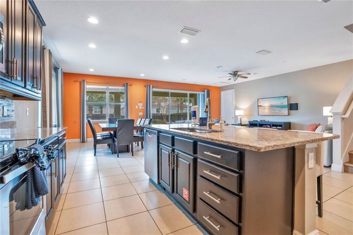 Image No.15-8 Bed Property for sale