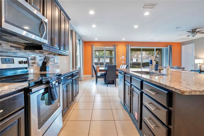 Image No.16-8 Bed Property for sale