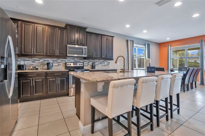 Image No.17-8 Bed Property for sale