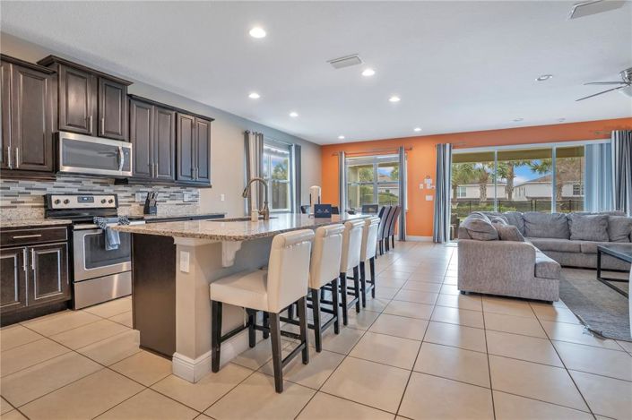 Image No.18-8 Bed Property for sale