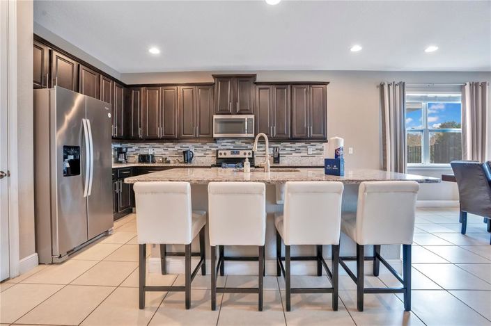 Image No.20-8 Bed Property for sale