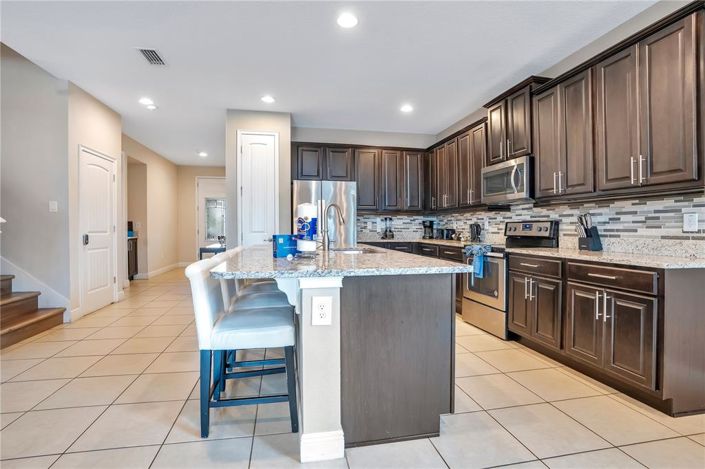 Image No.23-8 Bed Property for sale