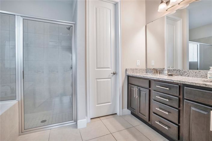 Image No.26-8 Bed Property for sale