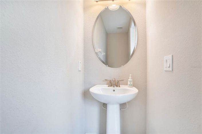 Image No.28-8 Bed Property for sale