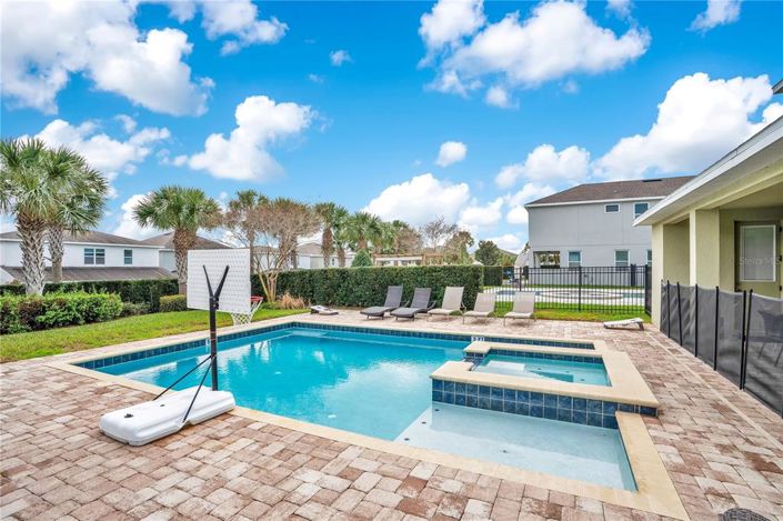 Image No.60-8 Bed Property for sale