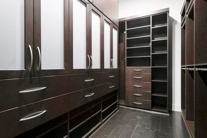 Image No.26-4 Bed Property for sale