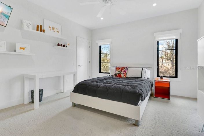 Image No.27-4 Bed Property for sale