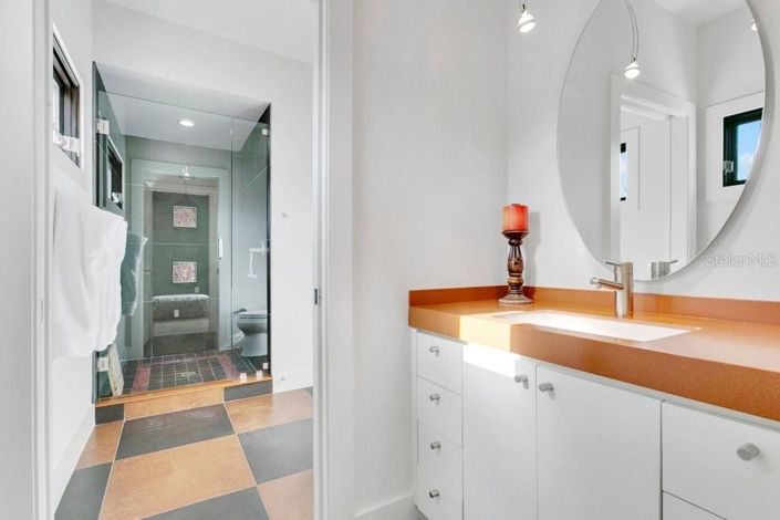 Image No.29-4 Bed Property for sale