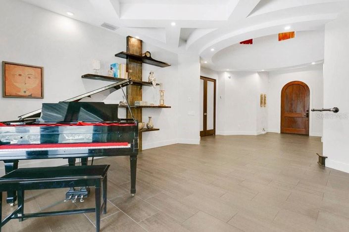 Image No.4-4 Bed Property for sale