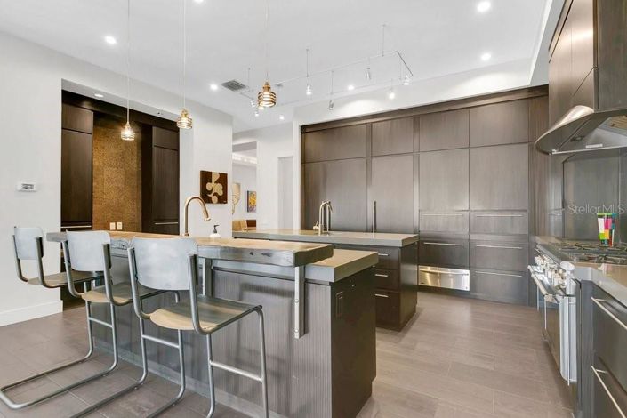 Image No.5-4 Bed Property for sale