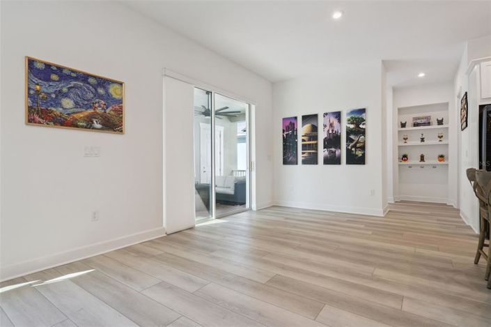 Image No.19-6 Bed Property for sale