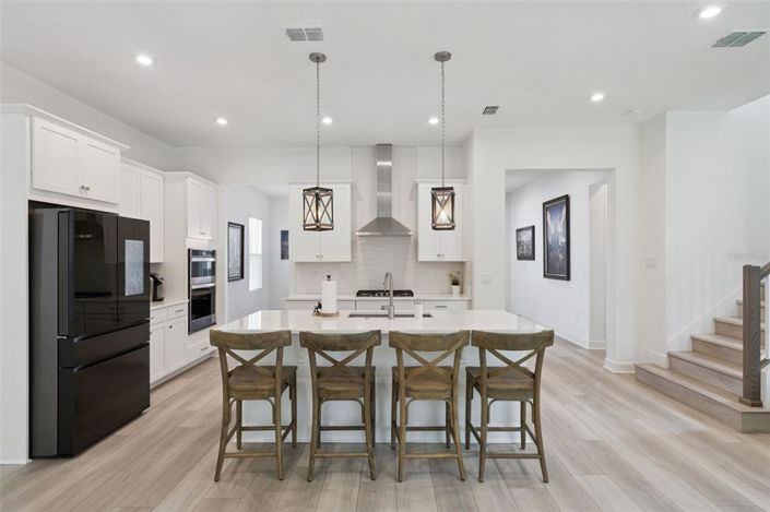 Image No.22-6 Bed Property for sale