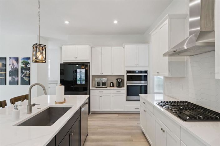 Image No.24-6 Bed Property for sale