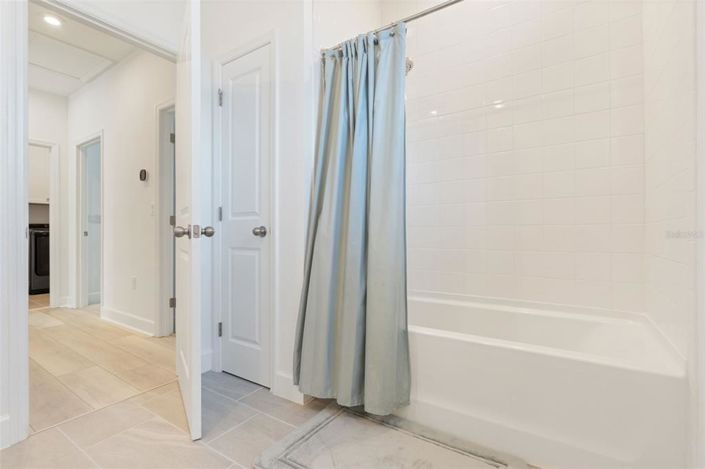 Image No.41-6 Bed Property for sale