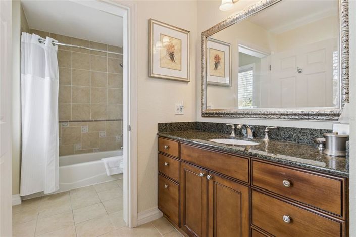 Image No.19-3 Bed Property for sale