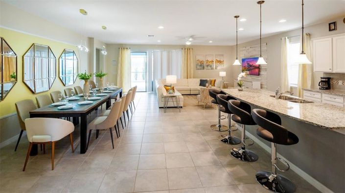 Image No.10-8 Bed Property for sale