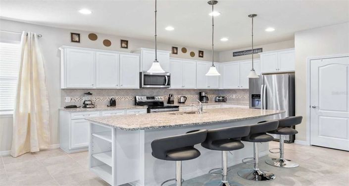 Image No.19-8 Bed Property for sale