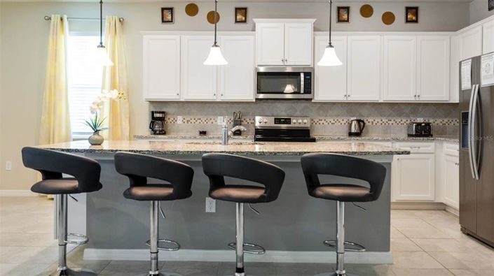 Image No.20-8 Bed Property for sale