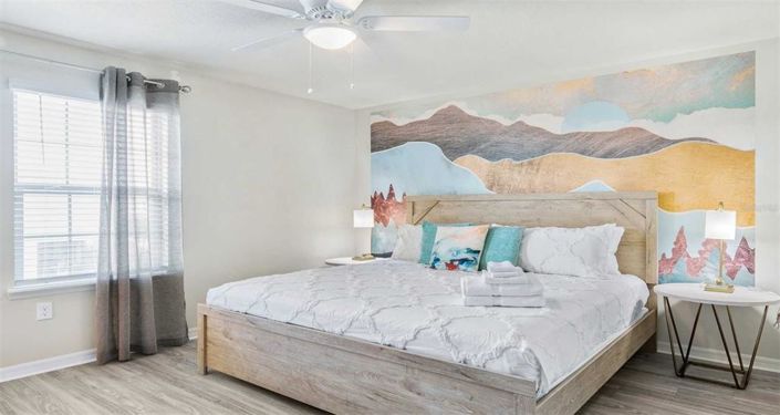 Image No.30-8 Bed Property for sale