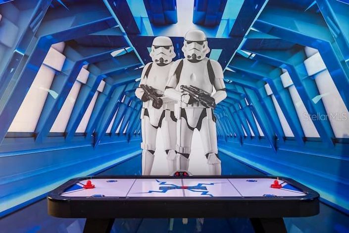 Image No.10-9 Bed Property for sale