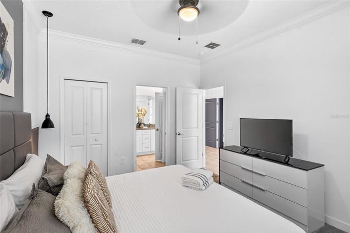 Image No.48-8 Bed Property for sale