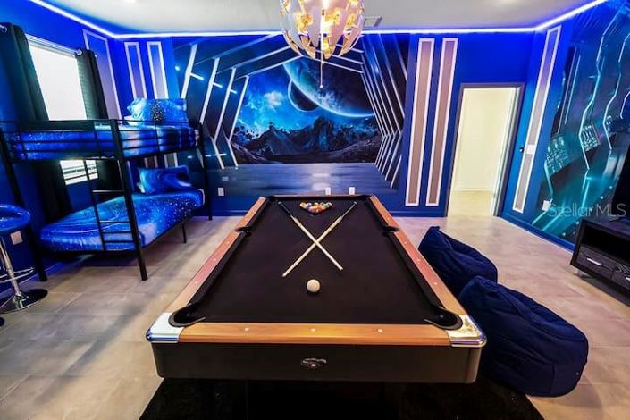 Image No.9-9 Bed Property for sale