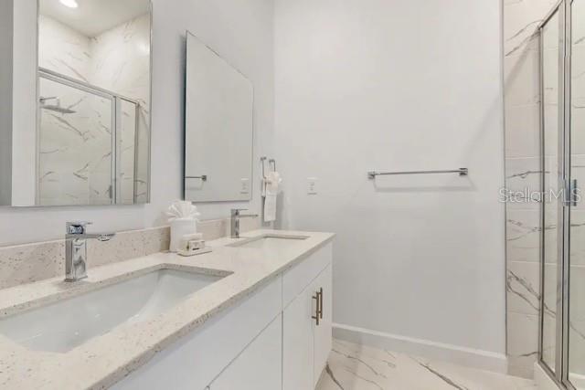 Image No.17-5 Bed Townhouse for sale