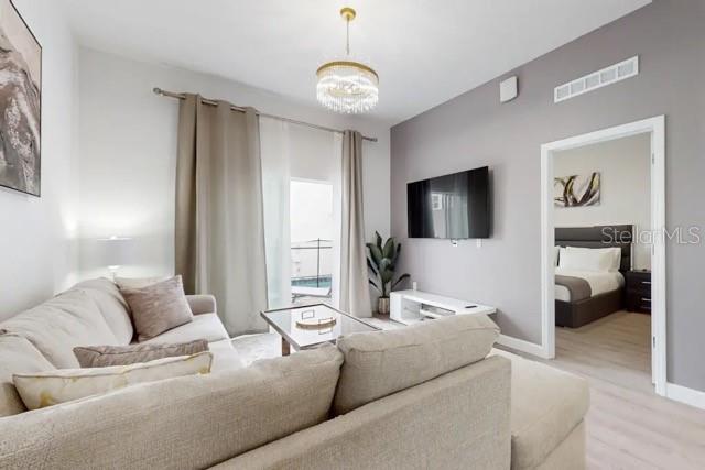 Image No.8-5 Bed Townhouse for sale