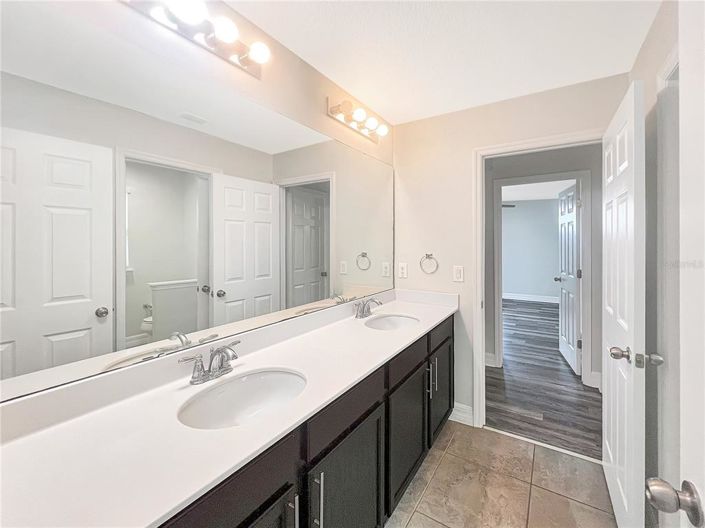 Image No.19-5 Bed Property for sale