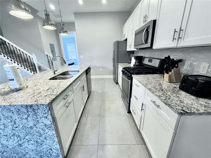 Image No.17-5 Bed Townhouse for sale