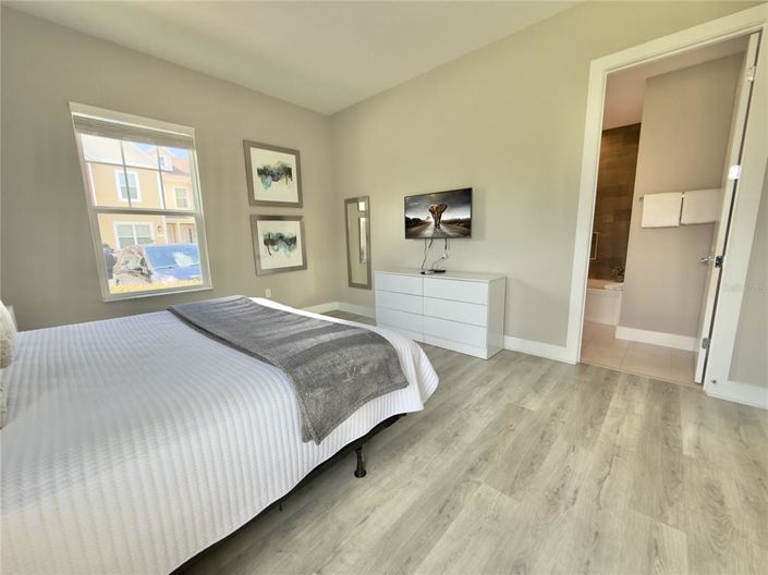 Image No.24-5 Bed Townhouse for sale