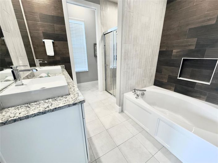 Image No.26-5 Bed Townhouse for sale